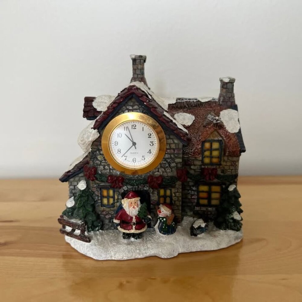 Vintage 2002 Santa's House Holiday Decorative Christmas House Clock